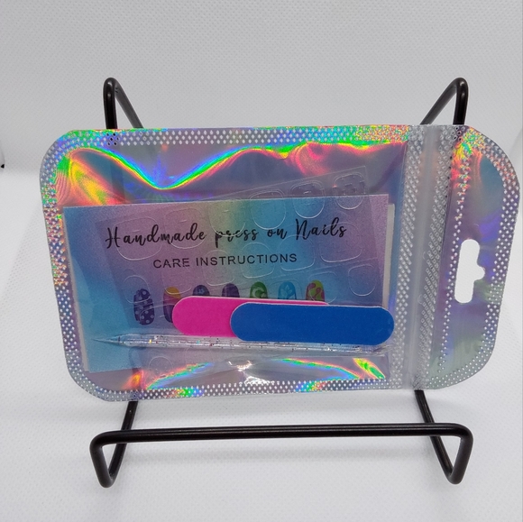 HAND PAINTED PRESS ON NAILS, LONG STILETTO, 24 NAILS - Picture 4 of 4